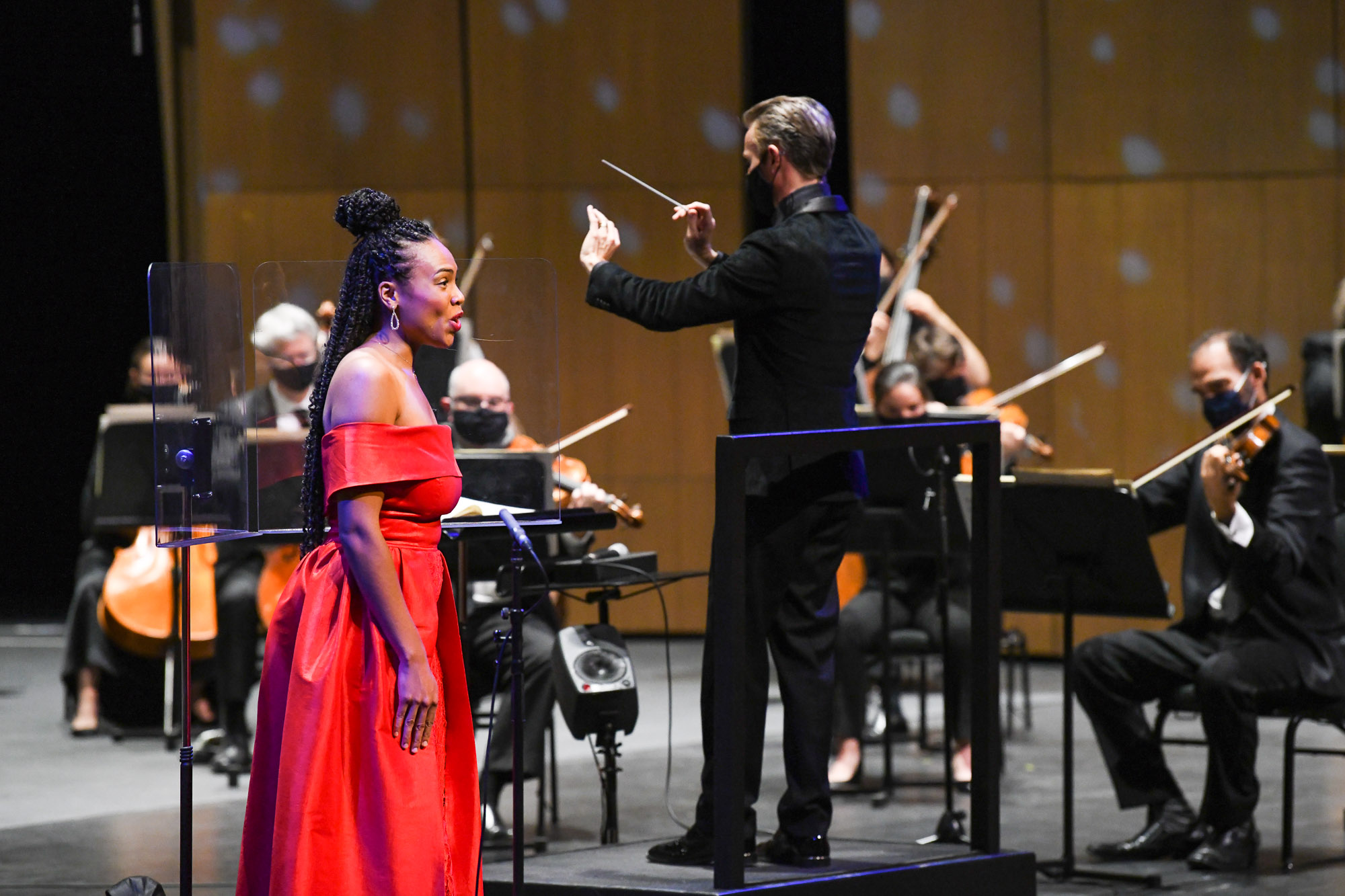 Jonelle performing Barber’s Knoxville: Summer of 1915 and Carlos Simon’s Portrait of a Queen in her 2020 debut with the National Arts Centre Orchestra. Photo by Fred Cattroll.
