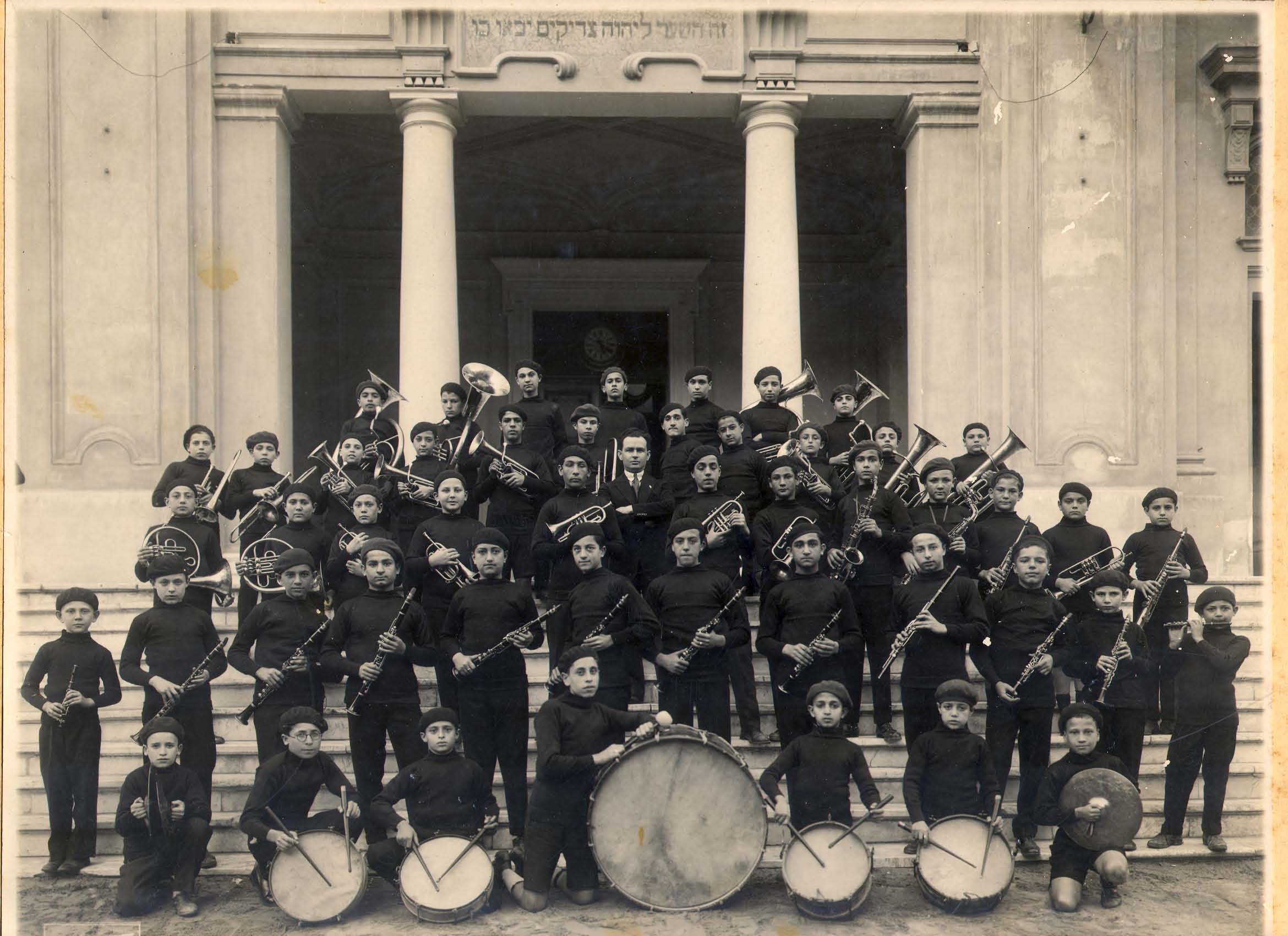 Alberto Hemsi and the Philharmonique des Ecoles Communaut‚ Isra‚lite Alexandrie